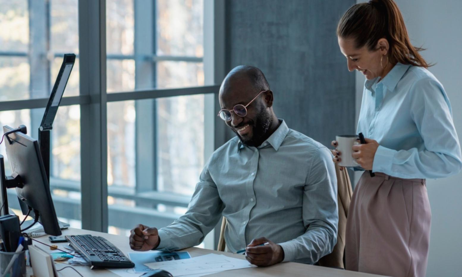 Famille utilisant nos outils de gestion budgétaire ensemble